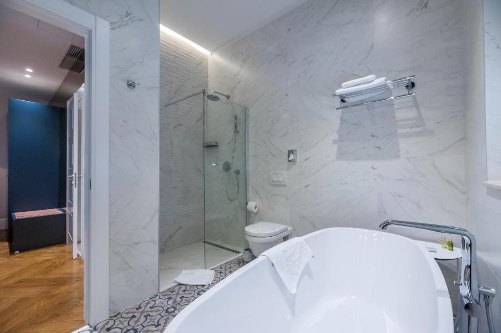 Deluxe Suite with Sea View room - Image 1