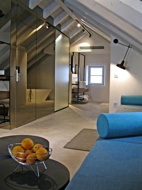 Suite with Balcony and Spa Bath room - Image 2