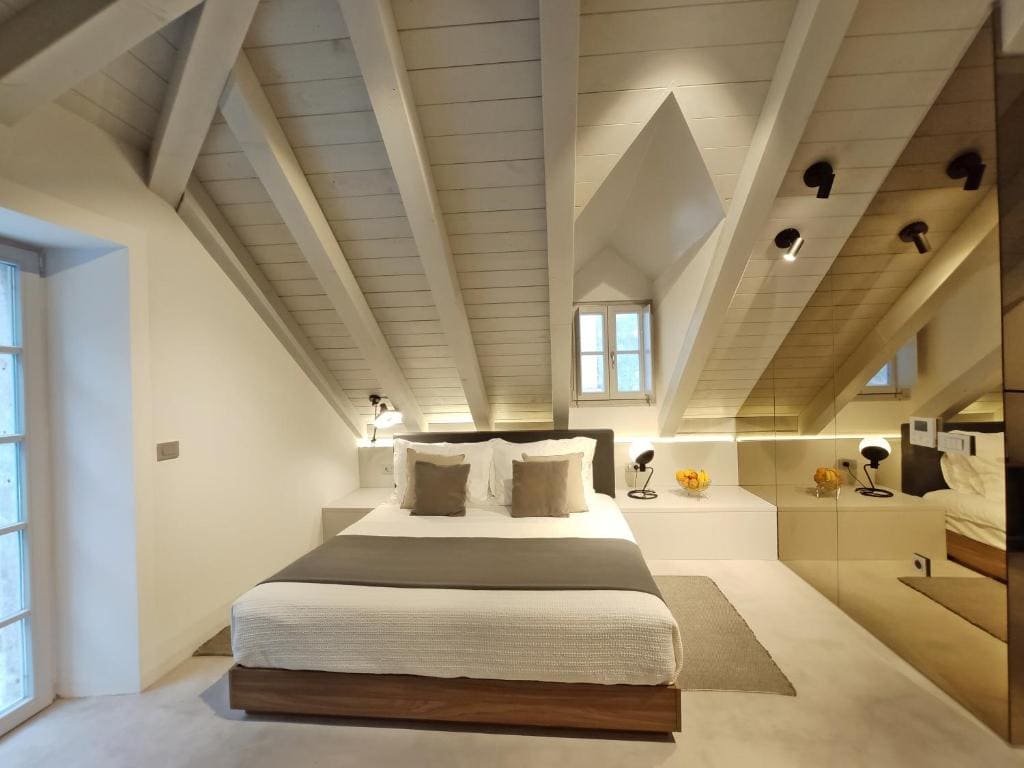 Suite with Balcony and Spa Bath room - Image 1