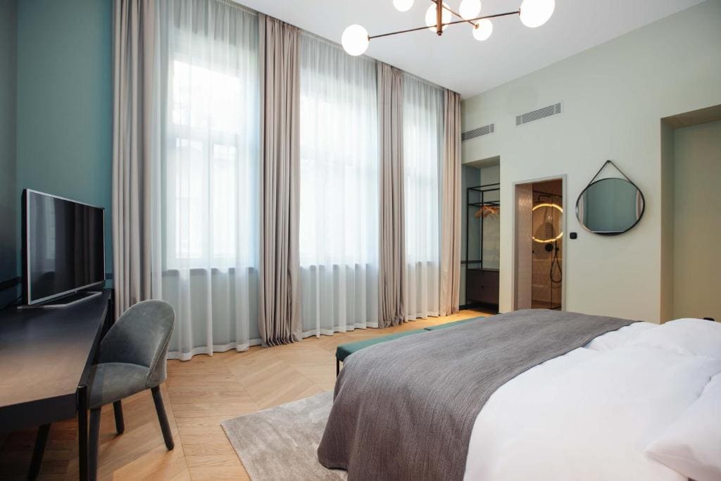 Deluxe Twin Room room - Image 3