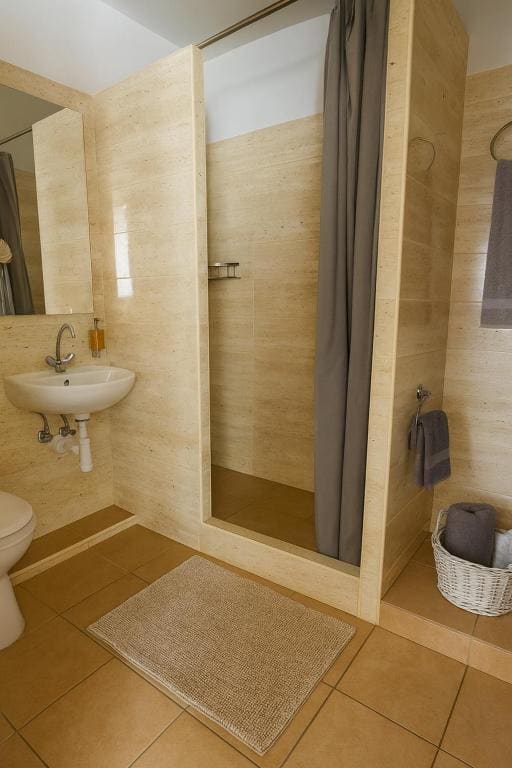 Superior Family Room room - Image 3