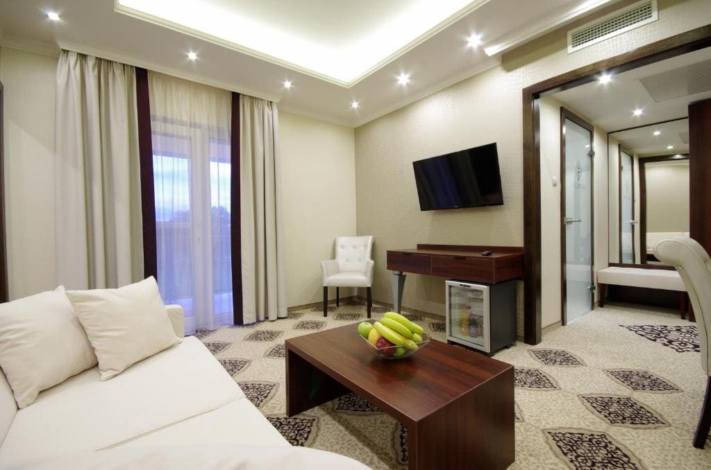Deluxe Double Room with Balcony room - Image 3