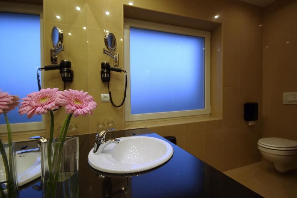 Deluxe Double Room with Balcony room - Image 2