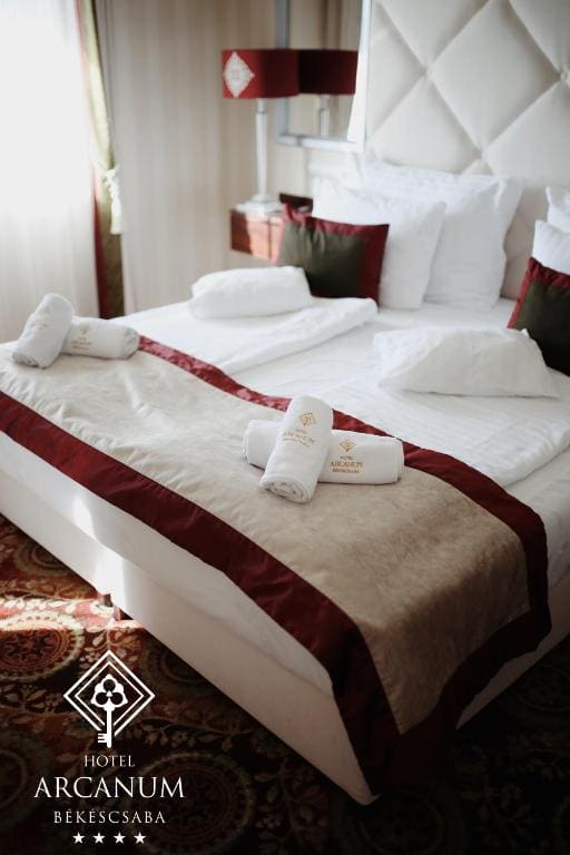 King Suite with Spa Bath room - Image 1