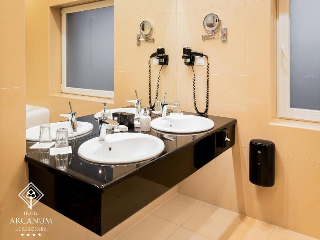 Suite with Hot Tub room - Image 2