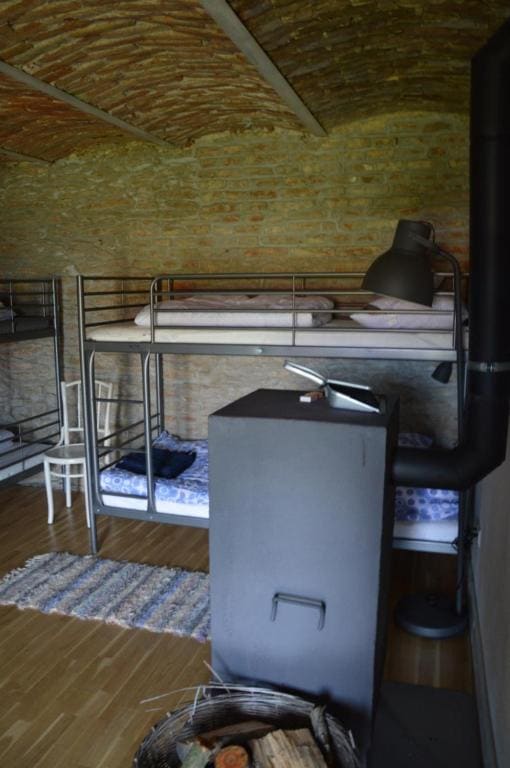 Octuple room with bunk bed room - Image 2