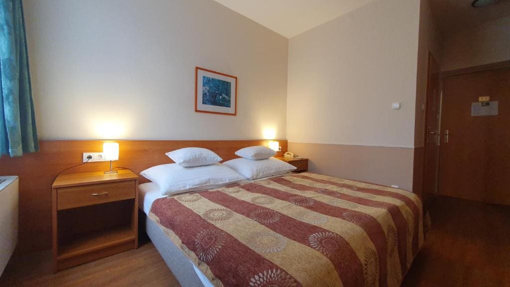 Double or Twin Room room - Image 1