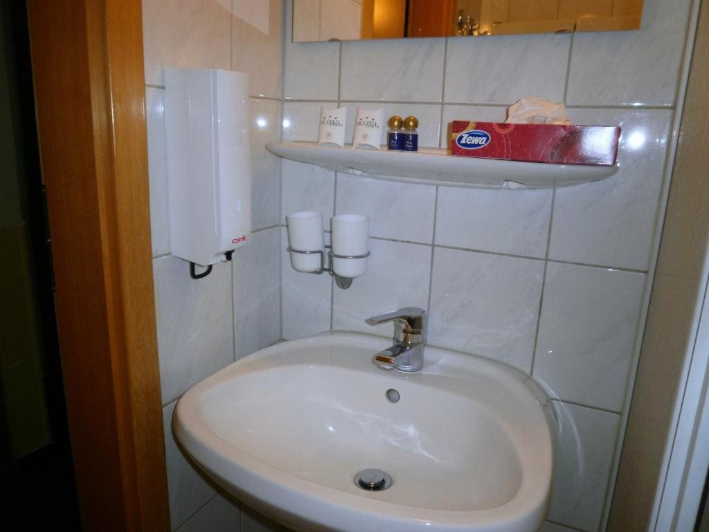 Apartment room - Image 1