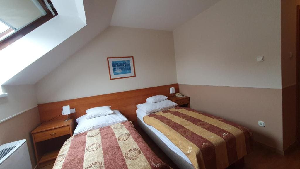 Twin Room - Attic room - Image 3