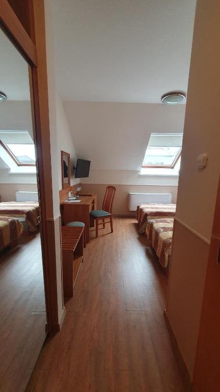 Twin Room - Attic room - Image 2