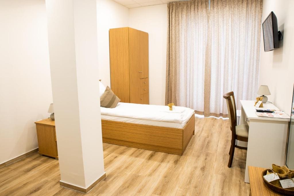Economy Twin Room room - Image 1