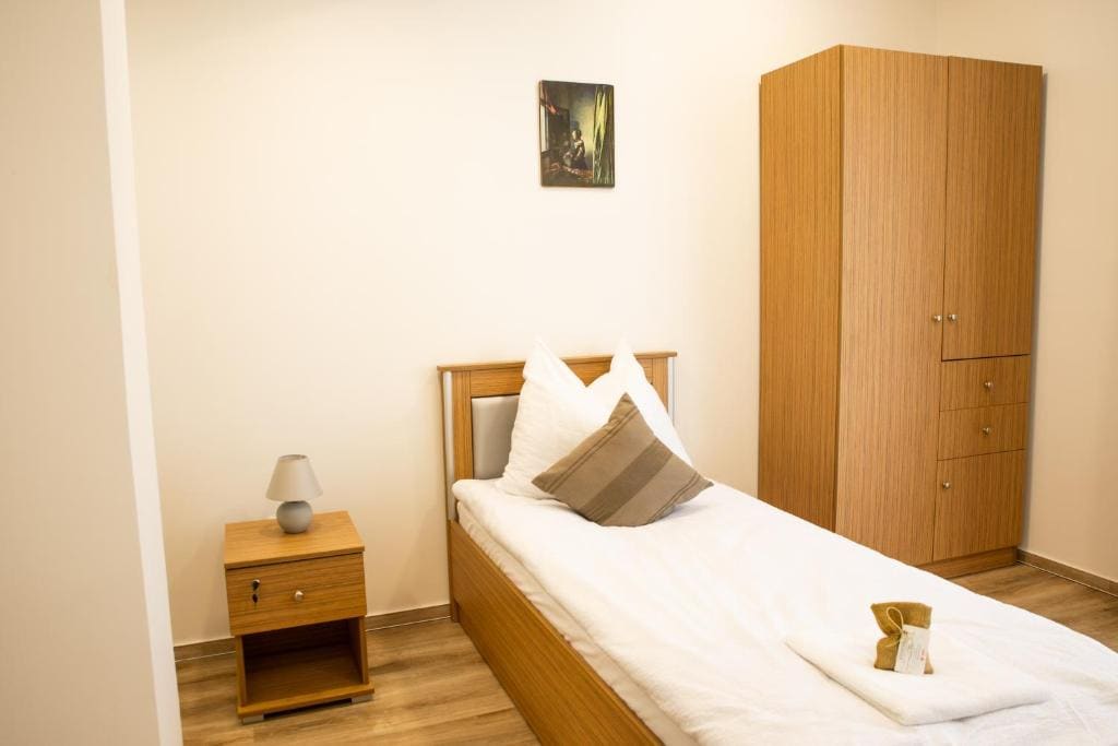 Economy Twin Room room - Image 3