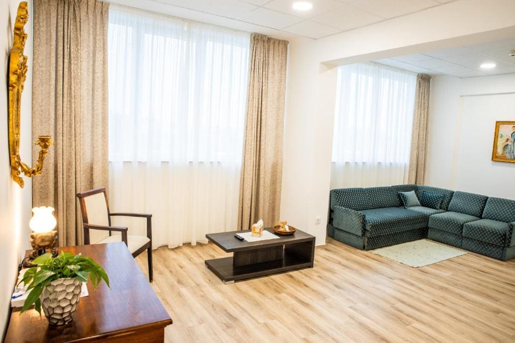 Family Room with Private Bathroom room - Image 1