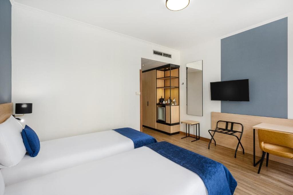 Deluxe Double or Twin Room room - Image 2