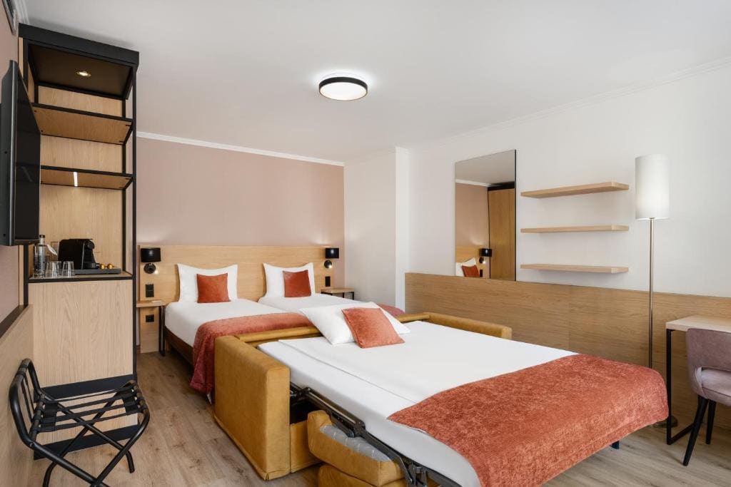 Comfort Triple Room room - Image 1