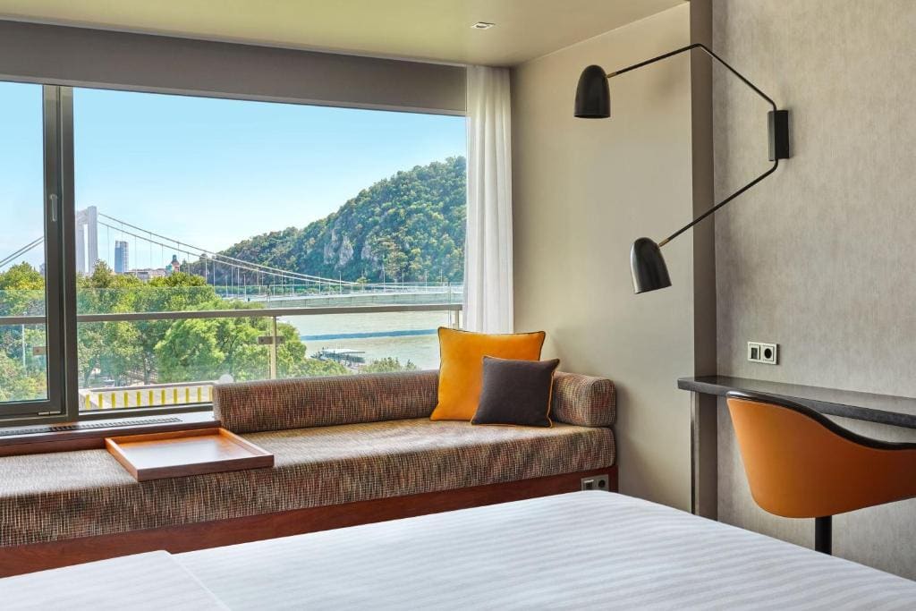 Deluxe Room, Guest room, 2 Twin/Single Bed(s), River view room - Image 2