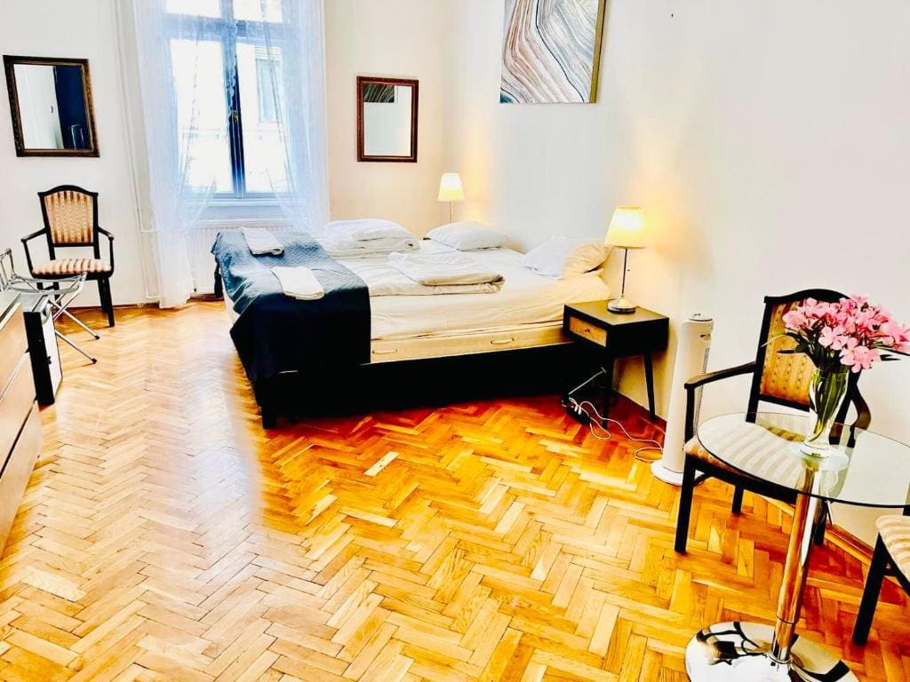 Standard Double Room with Shared Bathroom room - Image 1