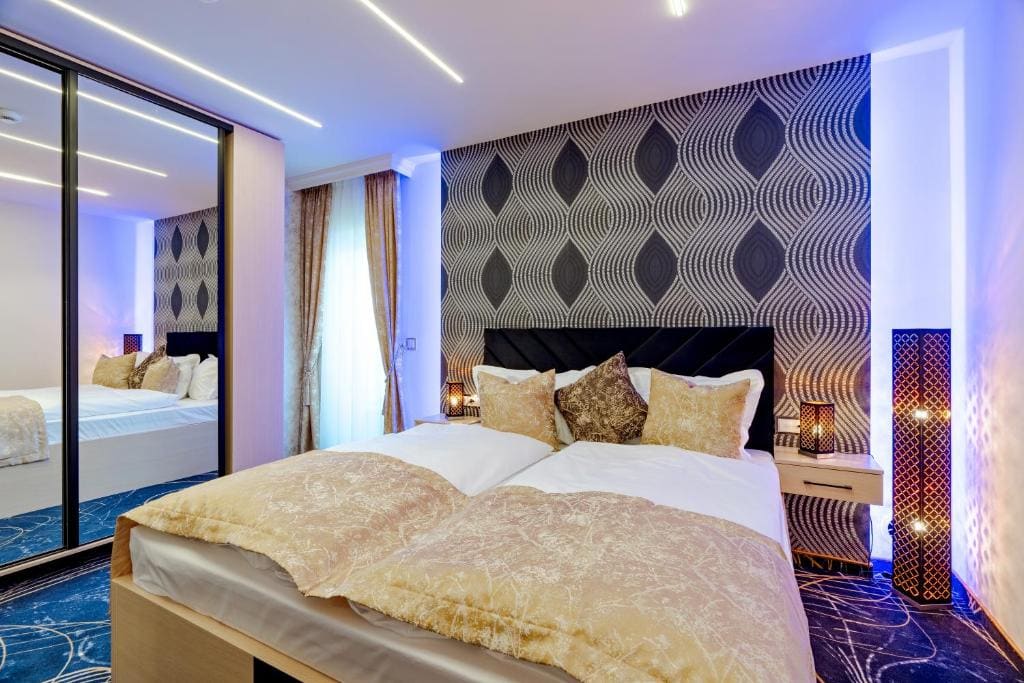 Deluxe Family Room room - Image 1