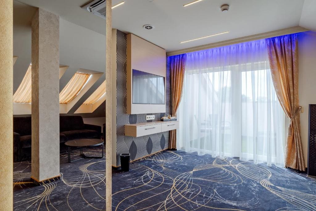Deluxe Family Suite room - Image 1