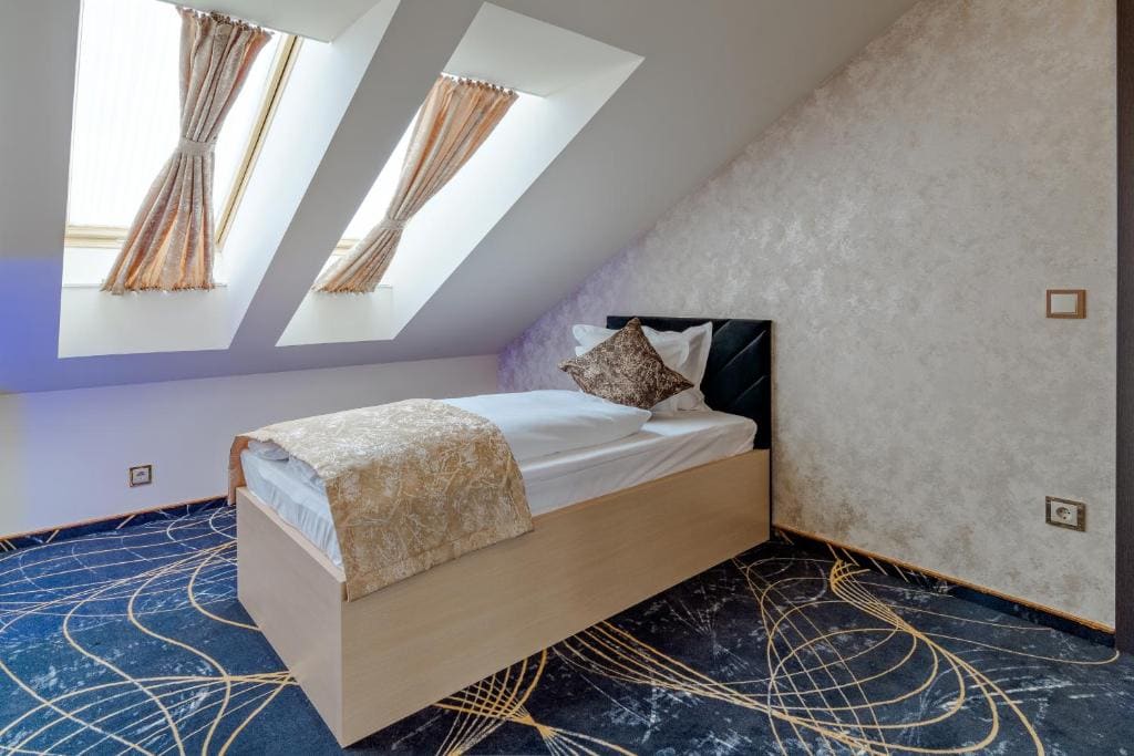 Deluxe Family Suite room - Image 2