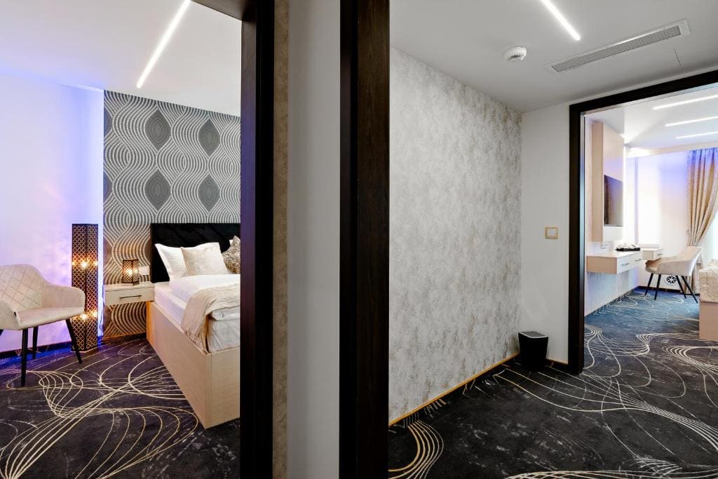 Superior Family Room room - Image 3