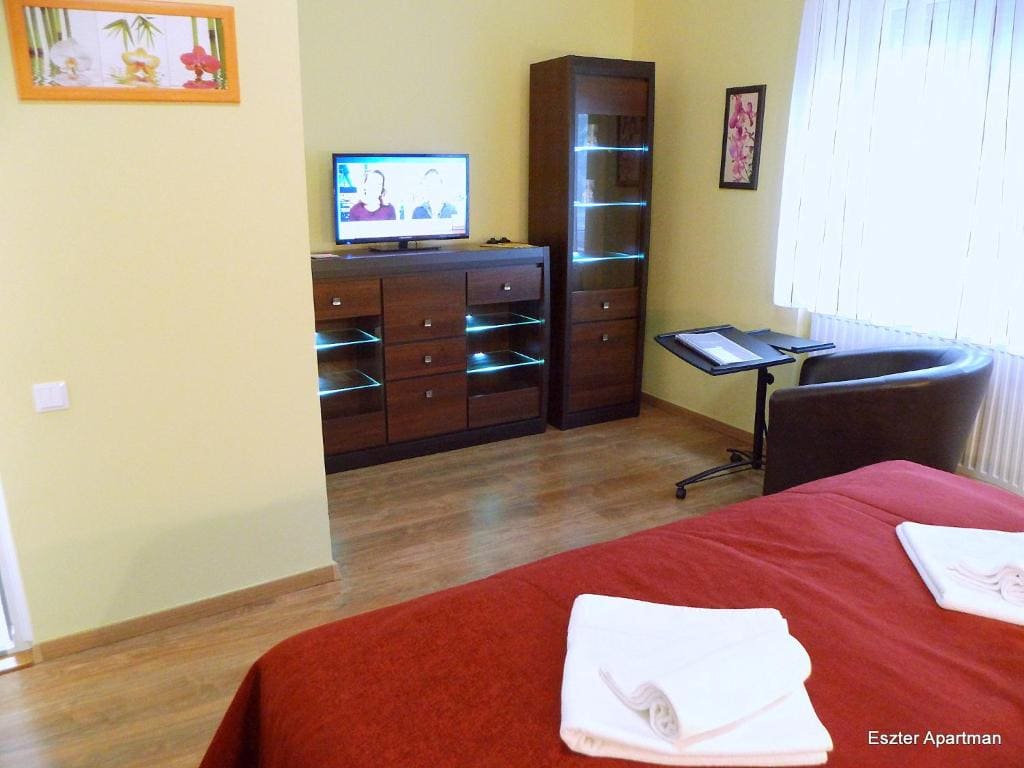 Deluxe Double Room with Shower room - Image 3