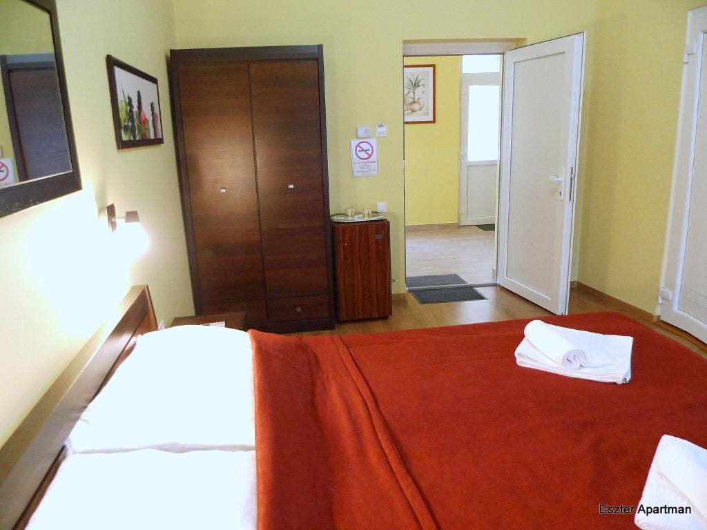 Deluxe Double Room with Shower room - Image 2