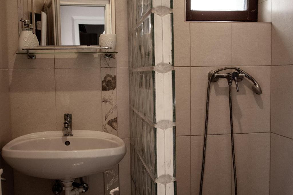 Apartment - Ground Floor room - Image 1