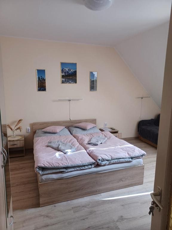 Deluxe Double Room with Extra Bed room - Image 3