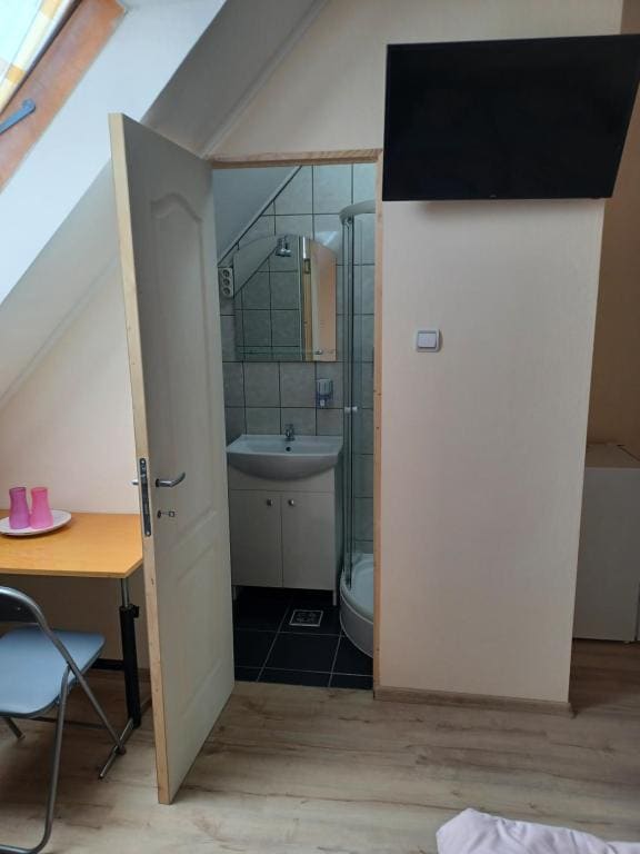 Deluxe Double Room with Extra Bed room - Image 2