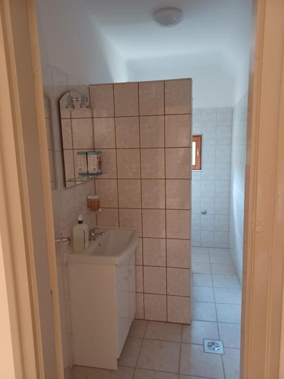 Family Room with Bathroom room - Image 3