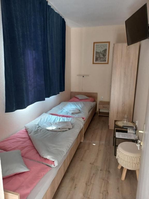 Quadruple Room with Private External Bathroom room - Image 3