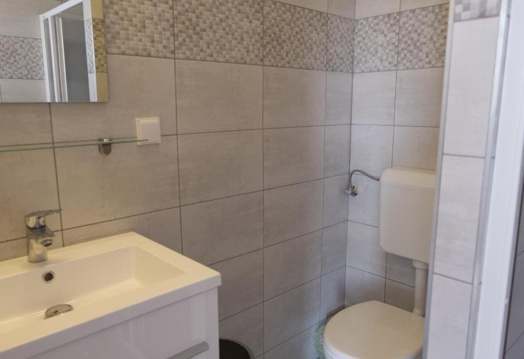 Studio Apartment room - Image 2