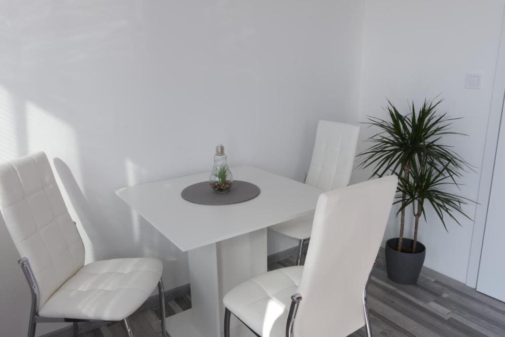 Studio Apartment room - Image 3