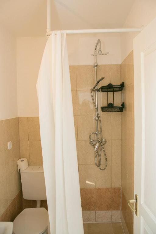 Twin Room with Lake View room - Image 1