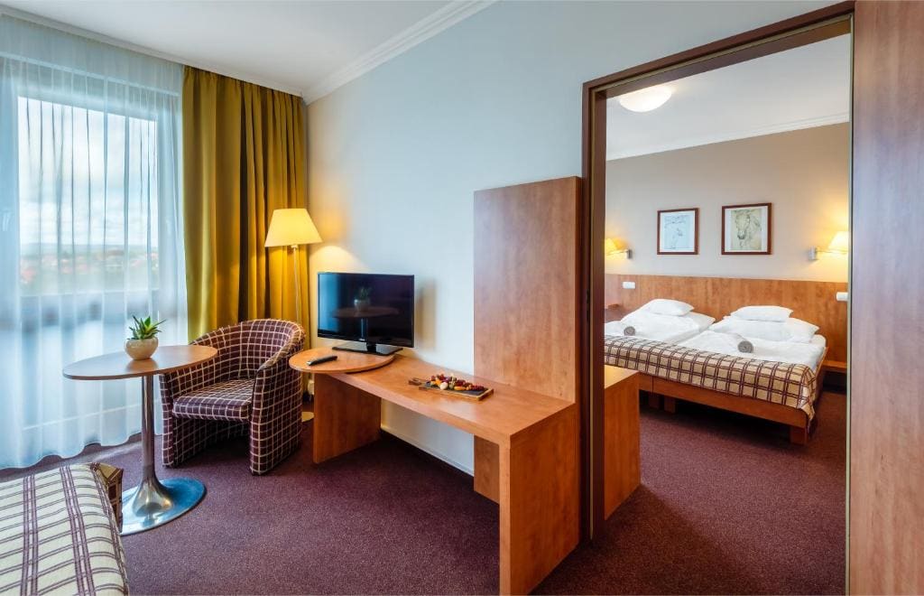 Family Room with Balcony and Air-Conditioning room - Image 1