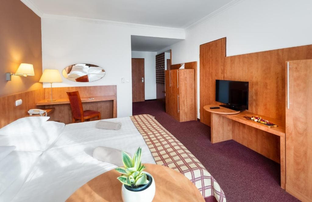 Double Room with Balcony and Air-conditioning room - Image 1