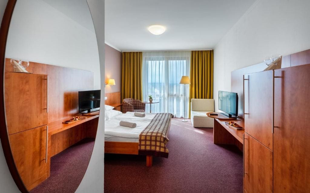 Triple Room with Balcony and Air-conditioning room - Image 1