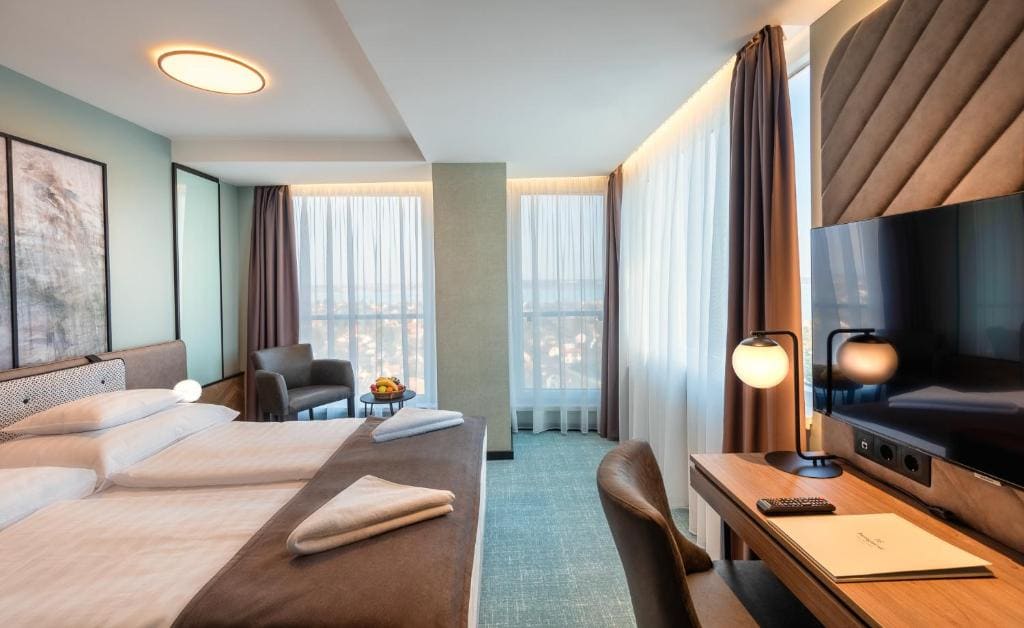 Superior Queen Room room - Image 2