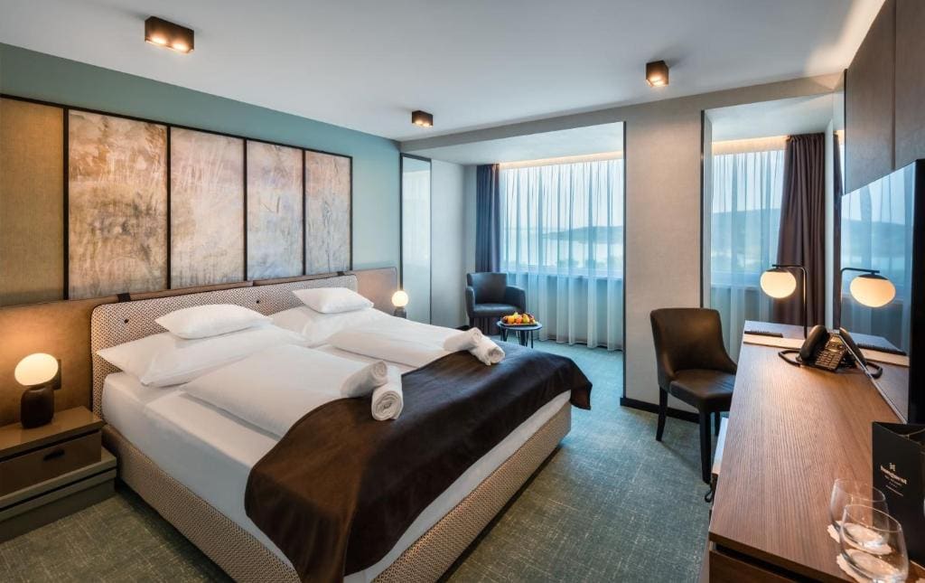 Superior Queen Room room - Image 3