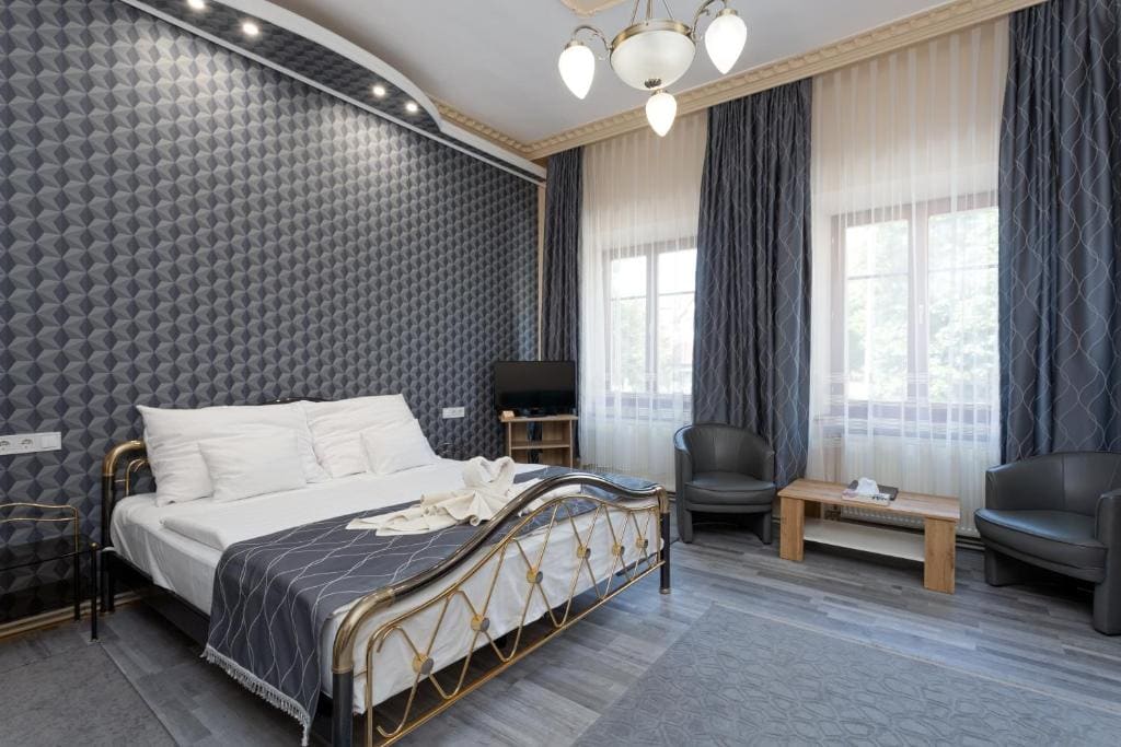 Family Room room - Image 2