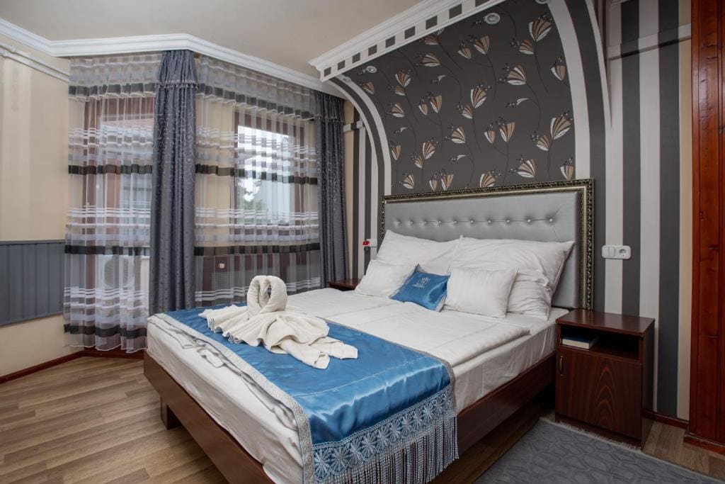 Family Room room - Image 3