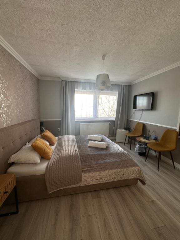 Deluxe Double Room with Bath room - Image 1