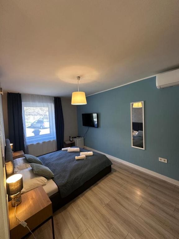 Deluxe Double Room with Shower room - Image 2
