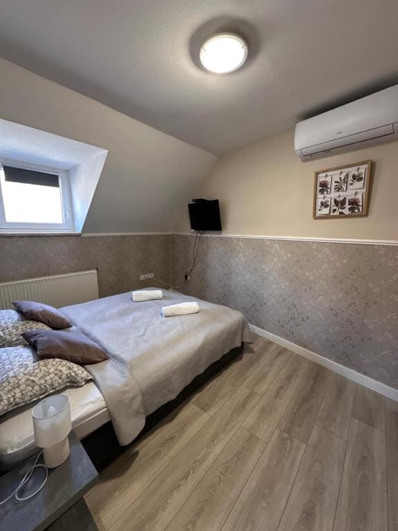 Family Room room - Image 1