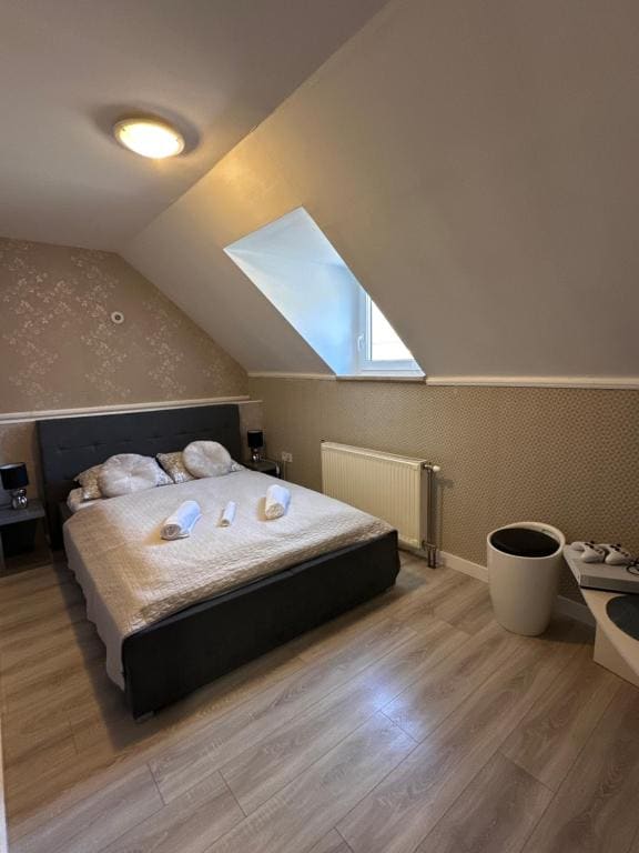Family Room room - Image 3