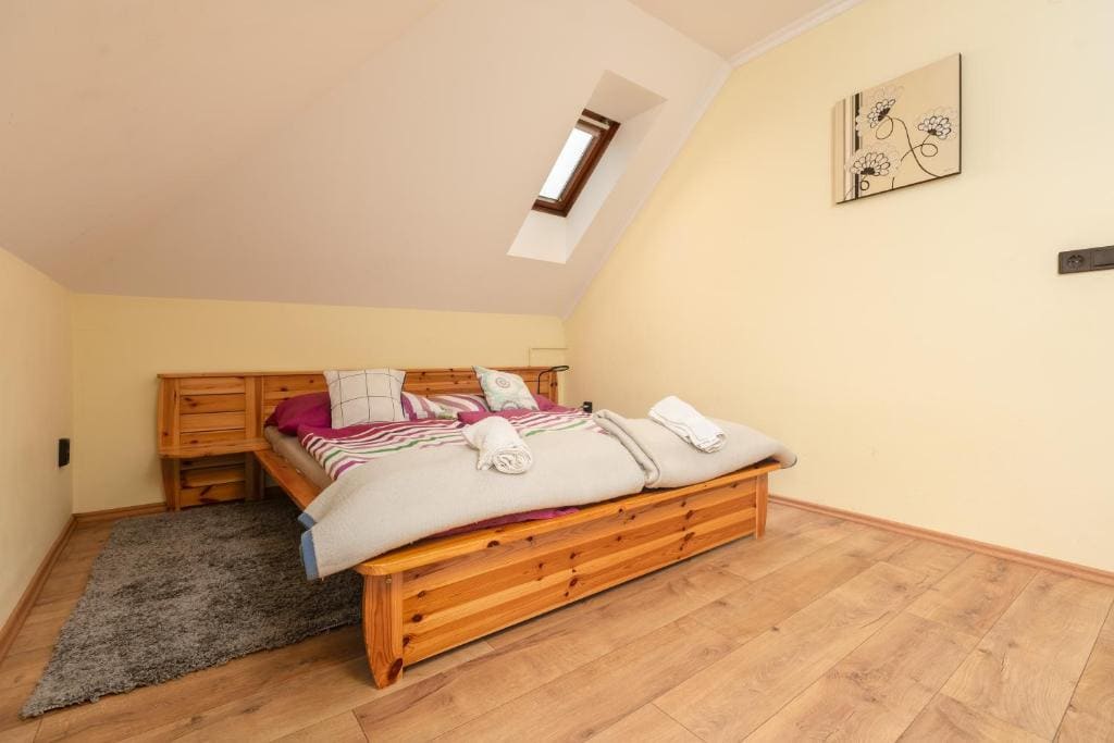 Apartment room - Image 2