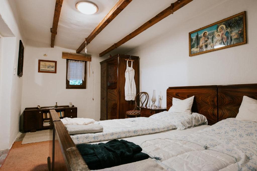 Family Room room - Image 3