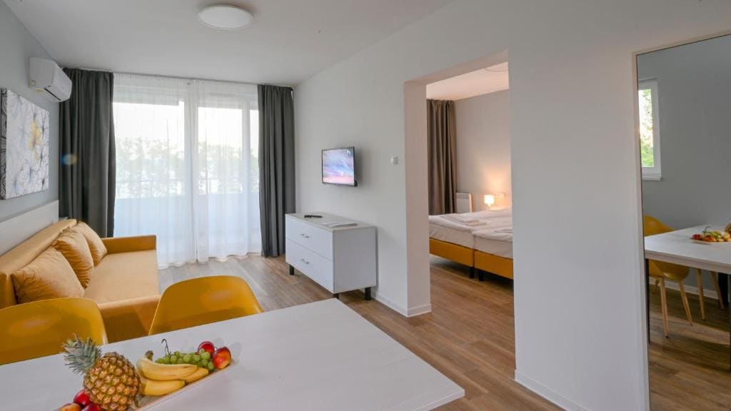 Family Room with Garden View room - Image 1