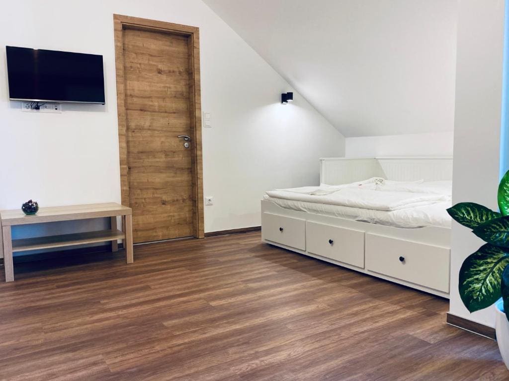 Apartment room - Image 3
